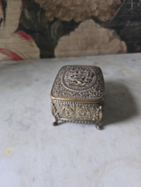 Verzilverd bewerkt sieradendoosje foreign