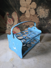 Oud blauw blikken eierrekje