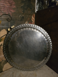 Ronde bewerkte metalen dienblad
