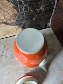 Antiek oranje creme emaille koffiepot