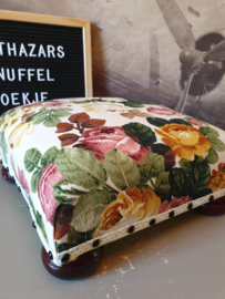Brocante romantisch voetenbankje