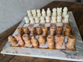 Oud marmeren schaakspel in doos