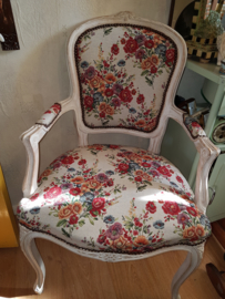 Antiek oud stoeltje fauteuil gobelin stof