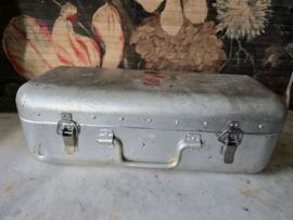 Oude aluminium EHBO trommel