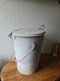 Zinken vuilnisemmmer vuilnisbak Ede
