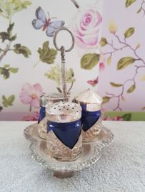 Oude verzilverd blauw glas peper zout en mosterd stel menagesetje