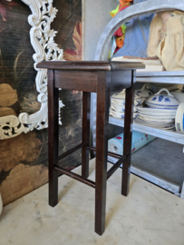 Oud houten plantentafeltje