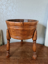 Oude houten kaaston driepoot