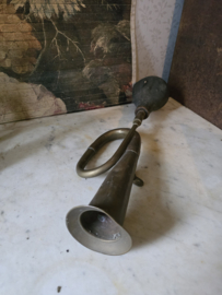 Oude koperen hoorn toeter nr8