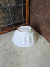 Oude witte puddingvorm