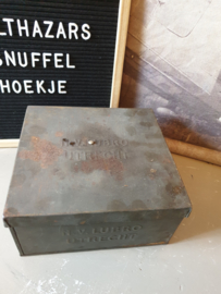 Oud doorleefd winkelblik lubro broodfabriek