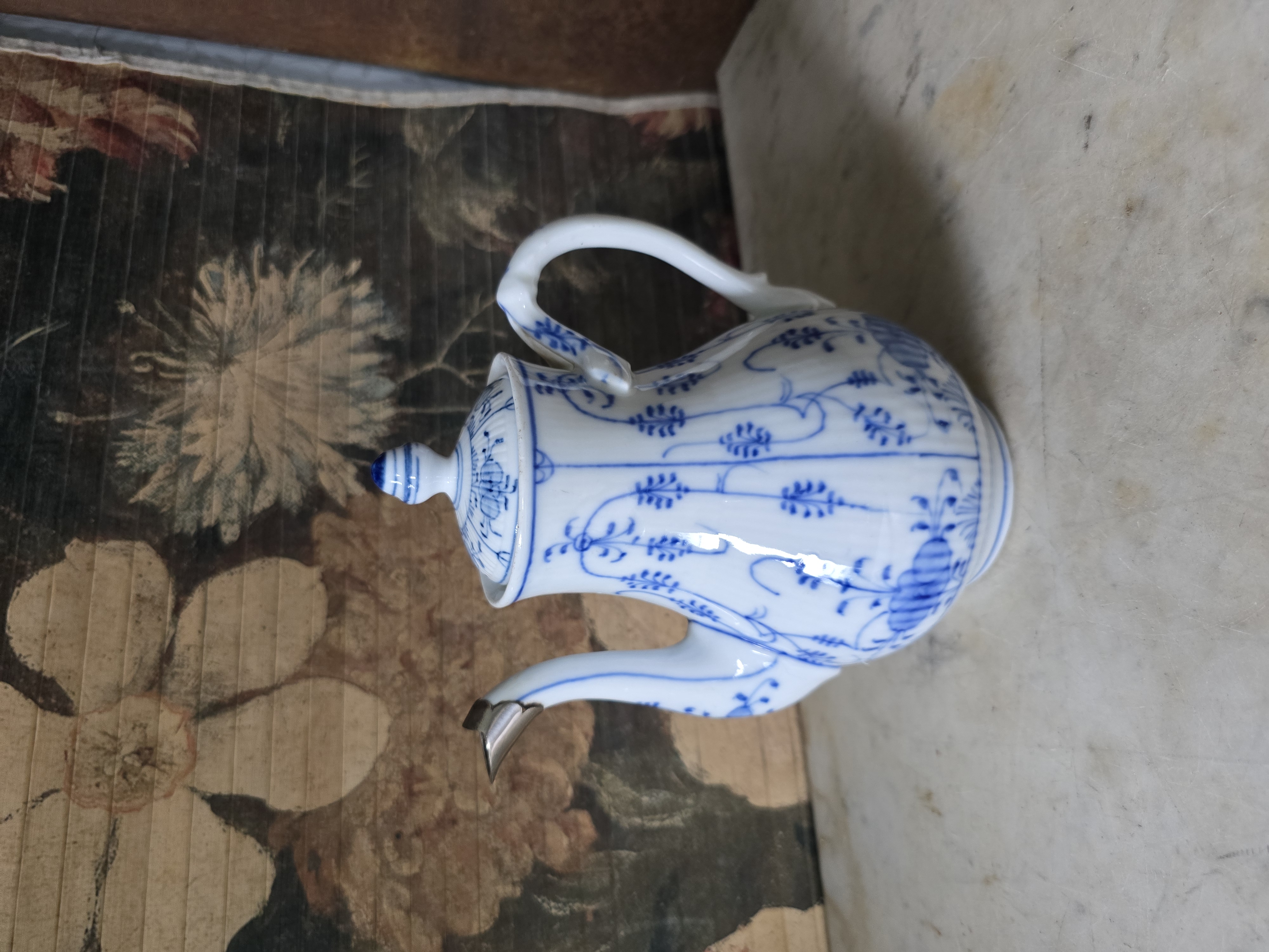Antiek porseleinen koffiepot