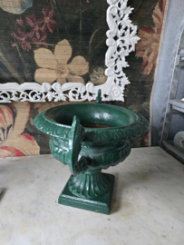 Antiek groen gietijzeren tuinvaas oorvaas