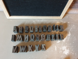 Oude houten letter alfabet stempels nr1