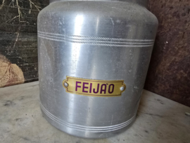 Oude aluminium voorraad bus boon