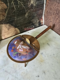 Antiek geëmailleerde koperen tafel kruimelvanger vlinder