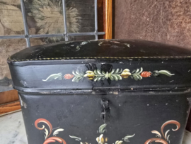 Oud doorleefde beschilderde blikken  trommel