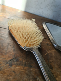 Oude brocante verzilverde handspiegel met borstel