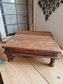 Oud houten bajot tafeltje