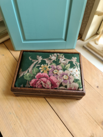Oud brocante houten stoofje