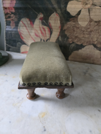 Antiek voetenbankje ribfluweel groen