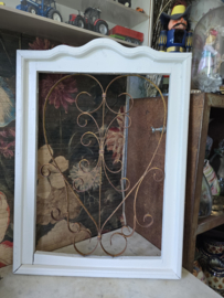 Smeedijzeren ornament hart in houten lijst