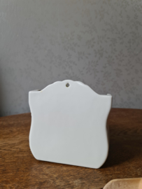 Oude zoutpot met houten deksel