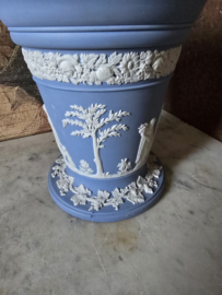 Vaas met bloemensteker wedgwood jasperware blue