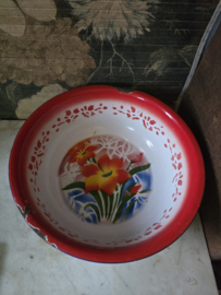Diepe emaille schaal bloemen