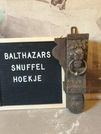 Antiek houten ornament leeuwenkop
