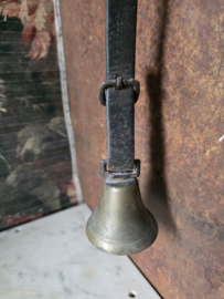 Antiek messing bel zwart leren band