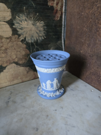 Vaas met bloemensteker wedgwood jasperware blue