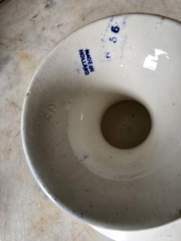 Schaaltje op voet potiche kinderservies petrus regout nr2
