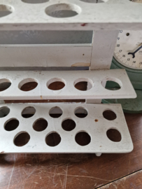 Oud brocante houten eierrekje