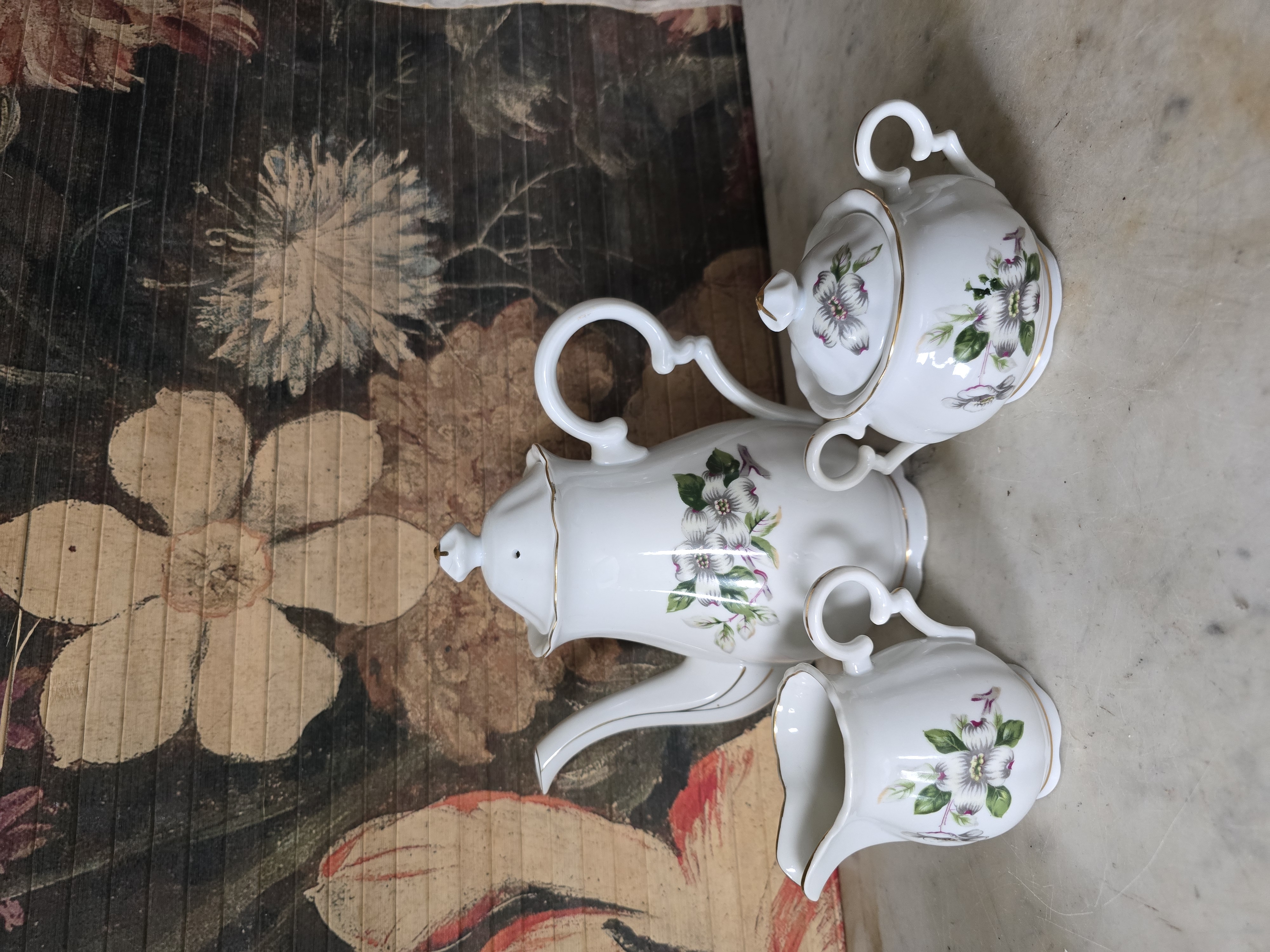 Theepot met roomstel cherry