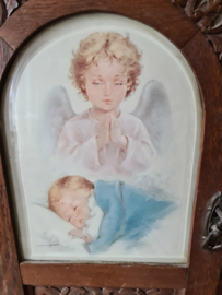 Oud deurtje geslepen glas beschermengel baby
