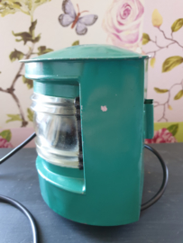 Oude stoere groene scheepslamp