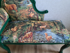 Oud bankje sofa bosdieren