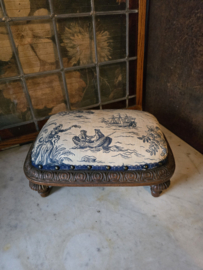 Antiek voetenbankje toile de jouy stof