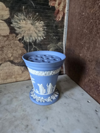 Vaas met bloemensteker wedgwood jasperware blue