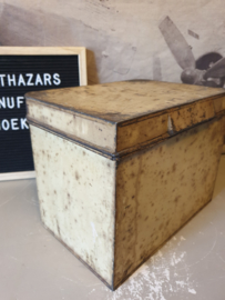 Antiek bakkersblik kransjes