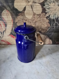 Donkerblauw emaille melkbus