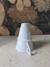 Wit porseleinen koffiefilter