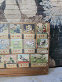 Oud leesplankje aap noot mies