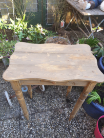 Oud houten tafeltje tafel