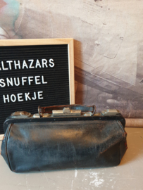 Antiek klein zwart leren dokterstas
