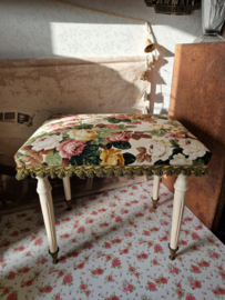 Brocante voetenbankje rozen
