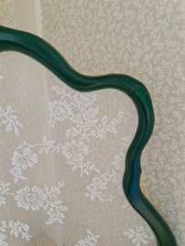 Antiek groen houten raamhor bloemetjes