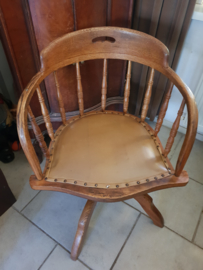 Antieke bureaustoel captain chair