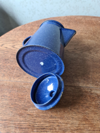 Blauw emaille gespikkelde koffiepot
